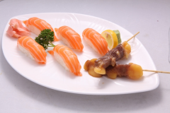 BS1 5 sushi saumon , 2 brochette boeuf fromage