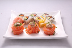 K6 3 saumon roll avec oeuf de saumon, 6 california saumon avocat