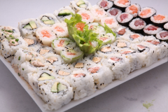 K7  8 maki saumon, 8 maki thon, 8 maki cheese, 8 california concombre avocat, 8 california maki saumon avocat , 8 california maki thon cuit avocat , 8 printemps roll saumon avocat , 8 maki soja saumon avocat , 8 maki royal saumon avocat