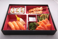 MB3 3 sushi saumon, 8 california saumon avocat, 2 brochettes saumon, 8 sashimi saumon