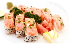 MC12 8 maki royal (par-dessus saumon mi-cuit) avec saumon avocat, 5 sushi saumon mi-cuit