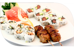 MC9 8 maki croustillant saumon avocat, 8 california saumon avocat, 3 sashimi saumon, 2 brochette de poulet