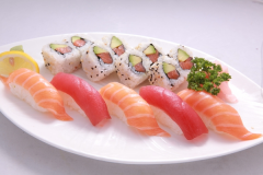 S4 3 sushi saumon, 2 sushi thon, 8 california maki saumon avocat